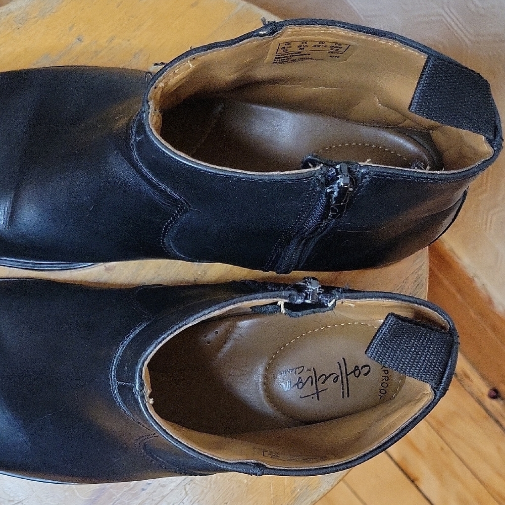 Clarks Men's Black Leather Chelsea Boots — US 9.5 — Side Zip — Dress Boot - Picture 3 of 9
